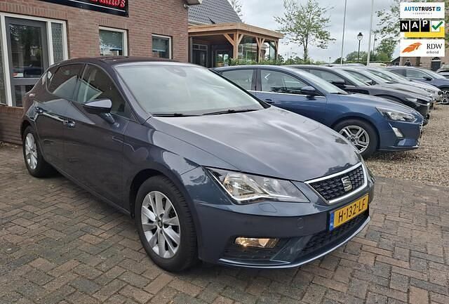 Grijs Gebruikt 2020 Seat Leon Style Hatchback | € 15.999 (Eerlijke prijs) - Afbeelding 1/4