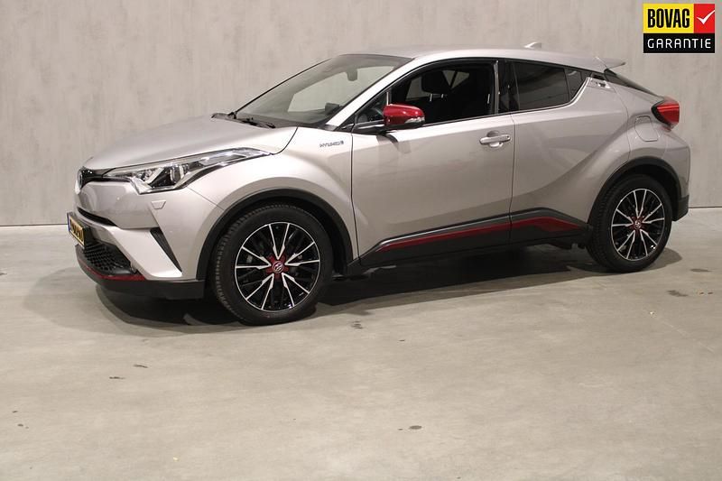Grijs Occasion 2023 Toyota C-HR SUV | € 18.995 (Super prijs) - Afbeelding 1/4
