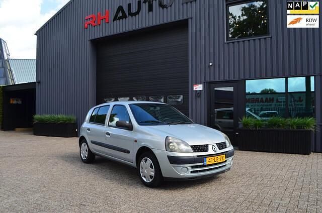Grijs Gebruikt 2002 Renault Clio II Hatchback | € 1.750 (Eerlijke prijs) - Afbeelding 1/4
