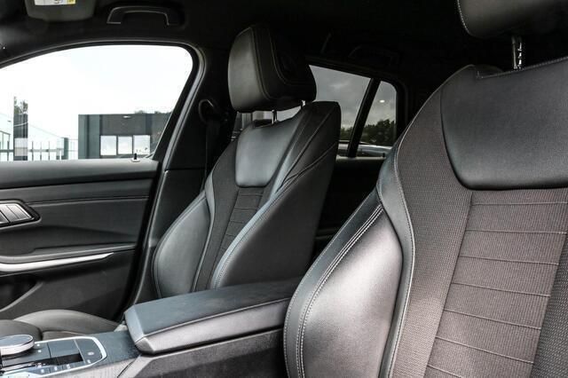 Occasion BMW 330 Basis 291 PK (214 kW) 2022 Grijs Stationwagen