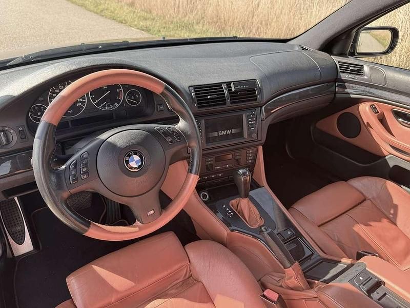 Zwart Gebruikt 2003 BMW 530 Exclusive Sedan | € 19.000 - Afbeelding 1/4