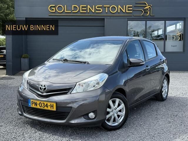 Grijs Gebruikt 2013 Toyota Yaris Hatchback | € 8.943 (Goede deal) - Afbeelding 1/4