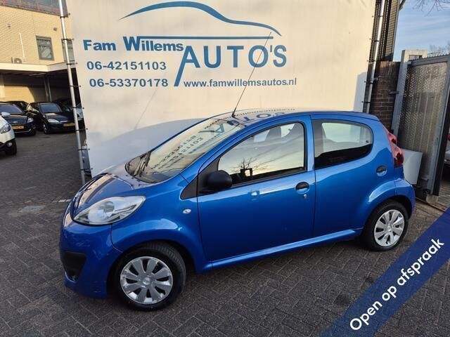 Blauw, metallic lak Gebruikt 2013 Peugeot 107 Access Hatchback | € 3.443 (Eerlijke prijs) - Afbeelding 1/4