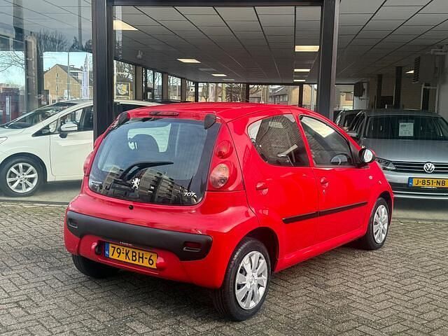 Occasion Peugeot 107 68 PK (50 kW) 2009 Rood (metallic) Hatchback