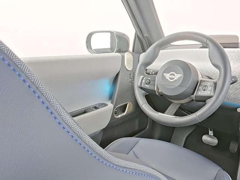 Occasion Mini Cooper Favoured 135 kW (184 PK) 2025 Grijs Hatchback