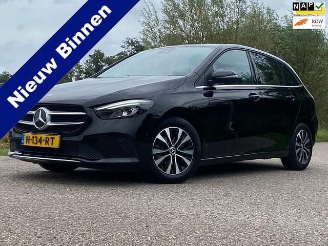 Zwart Gebruikt 2020 Mercedes B180 Business MPV | € 22.950 (Goede deal) - Afbeelding 1/4