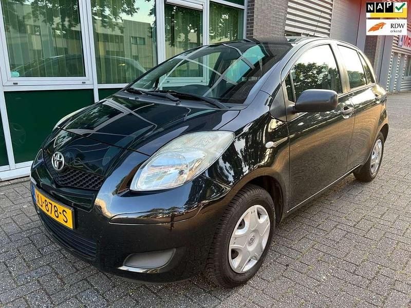 Zwart Gebruikt 2010 Toyota Yaris Hatchback | € 2.250 (Goede deal) - Afbeelding 1/4