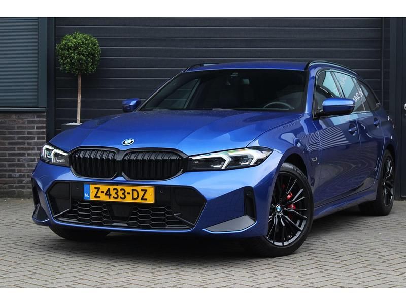 Blauw Gebruikt 2023 BMW 330 Stationwagen | € 40.995 (Eerlijke prijs) - Afbeelding 1/4