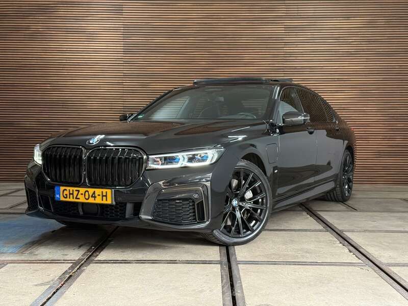 Zwart Gebruikt 2020 BMW 745 Executive Sedan | € 50.390 (Eerlijke prijs) - Afbeelding 1/4