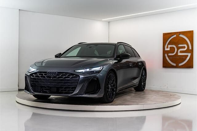 Grijs Nieuw 2025 Audi A6 Competition Stationwagen | € 99.980 - Afbeelding 1/4