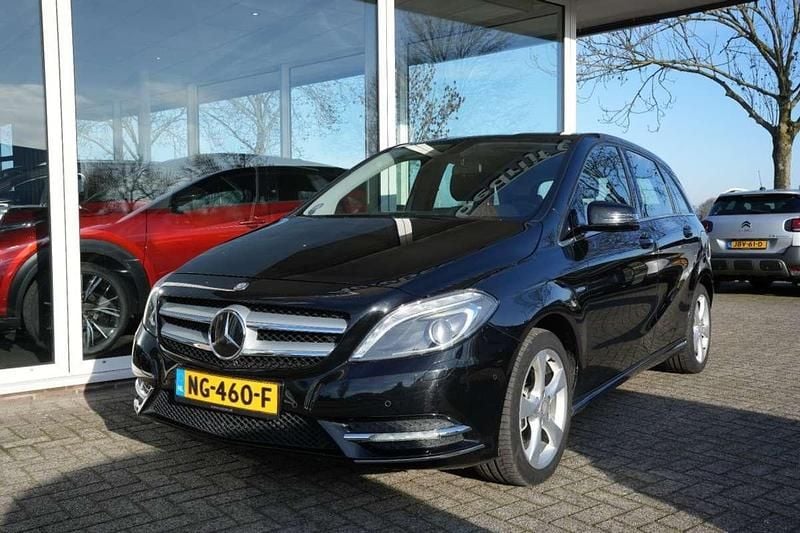 Zwart Occasion 2012 Mercedes 180 Ambition Sedan | € 11.950 (Eerlijke prijs) - Afbeelding 1/4