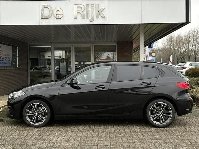 Occasion BMW 118 Executive 140 PK (102 kW) 2021 Zwart Hatchback