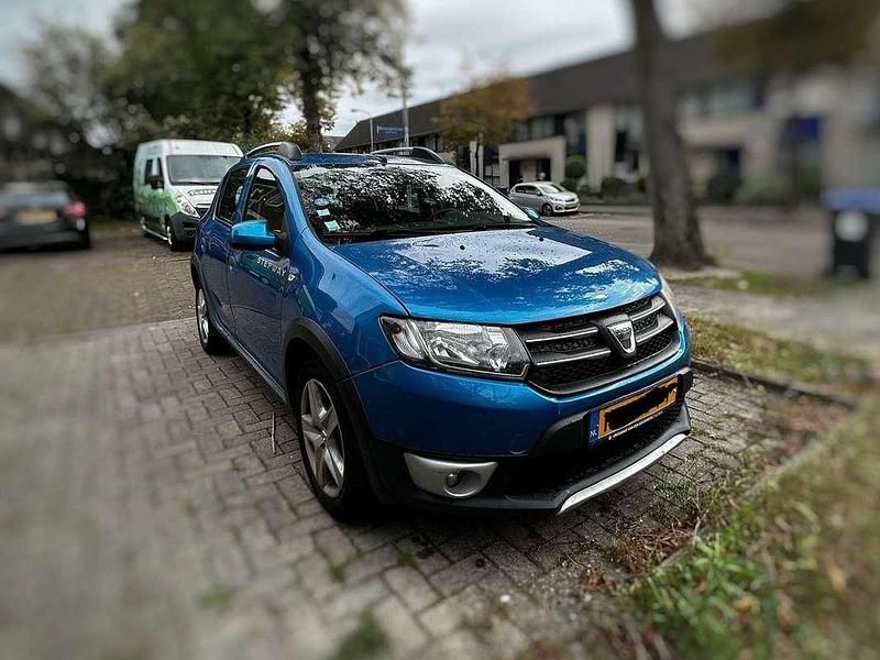 Blauw Gebruikt 2013 Dacia Sandero Stepway Hatchback | € 3.800 (Eerlijke prijs) - Afbeelding 1/4