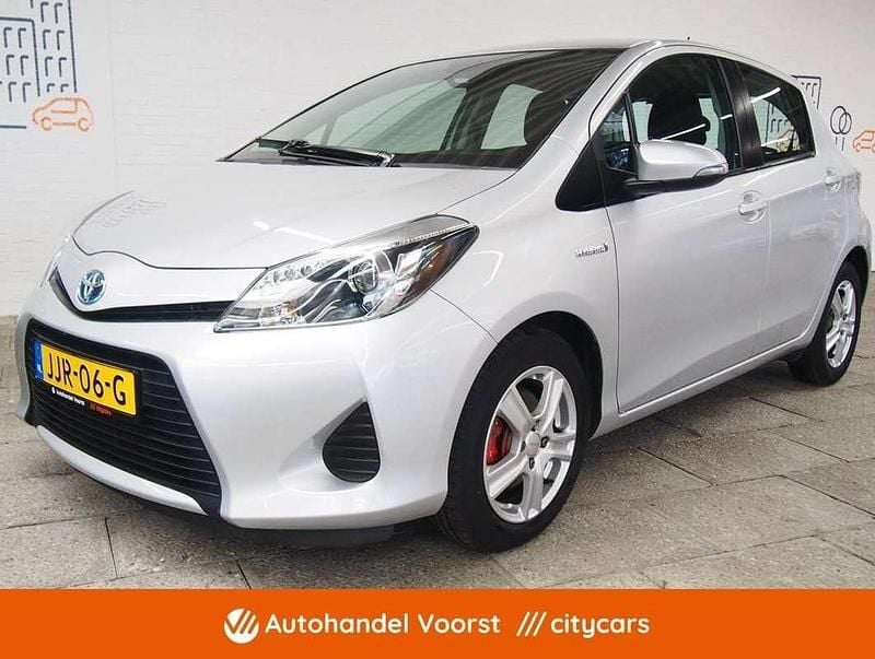 Grijs Gebruikt 2013 Toyota Yaris Hybrid Hatchback | € 12.245 (Eerlijke prijs) - Afbeelding 1/4