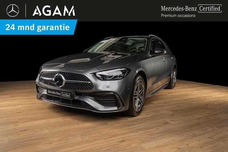 , metallic lak Gebruikt 2024 Mercedes C300e AMG line Stationwagen | € 51.950 (Eerlijke prijs) - Afbeelding 1/4