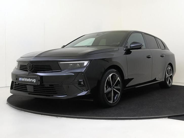 Zwart Gebruikt 2024 Opel Astra Stationwagen | € 25.925 (Goede deal) - Afbeelding 1/3