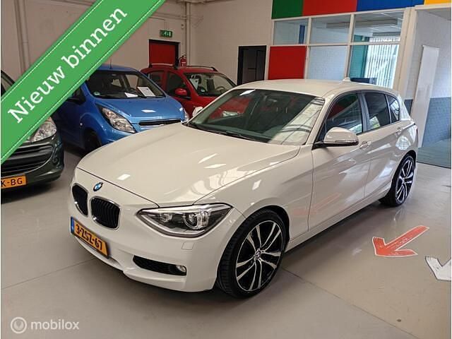 Wit Gebruikt 2012 BMW 116 Hatchback | € 7.749 (Eerlijke prijs) - Afbeelding 1/4