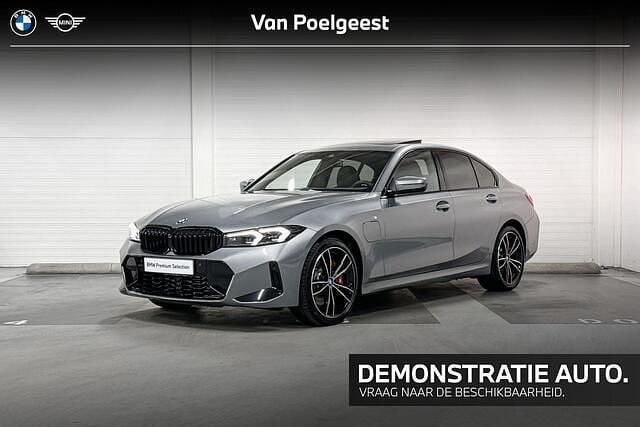 Grijs Gebruikt 2025 BMW 320 M Sport Sedan | € 51.900 (Duur) - Afbeelding 1/4