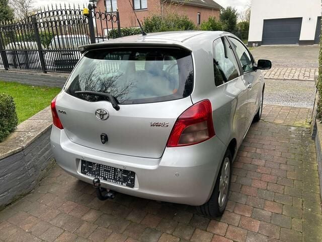 Occasion Toyota Yaris Sol 90 PK (66 kW) 2006 Grijs Sedan