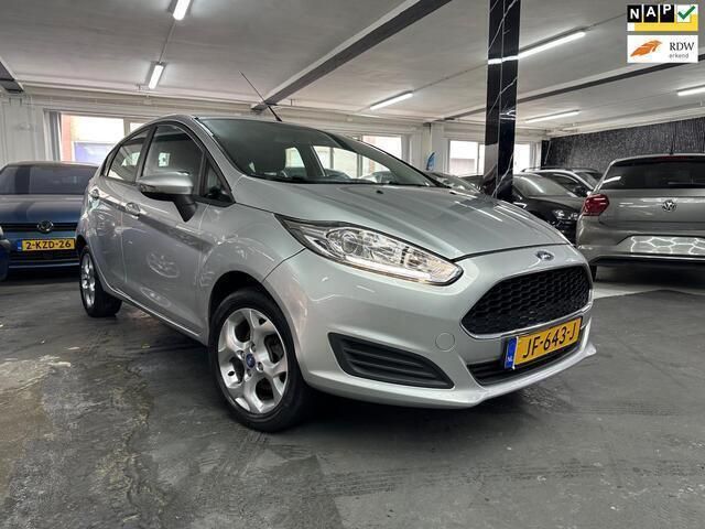 Grijs Gebruikt 2016 Ford Fiesta Style Hatchback | € 5.650 (Eerlijke prijs) - Afbeelding 1/4