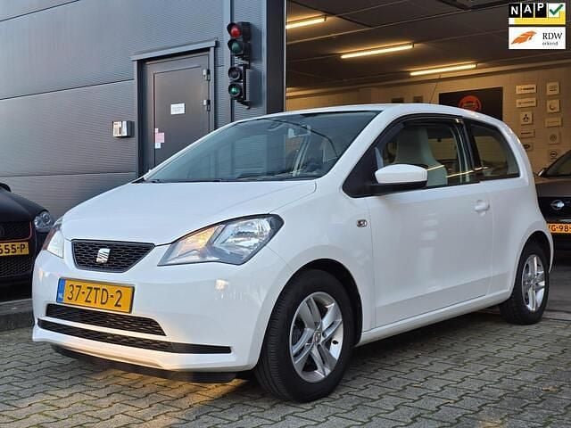 Wit (metallic) Gebruikt 2013 Seat Mii Chic Hatchback | € 6.940 (Eerlijke prijs) - Afbeelding 1/4
