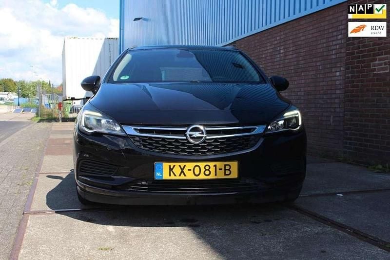 Zwart Gebruikt 2016 Opel Astra Edition Stationwagen | € 8.989 (Goede deal) - Afbeelding 1/4