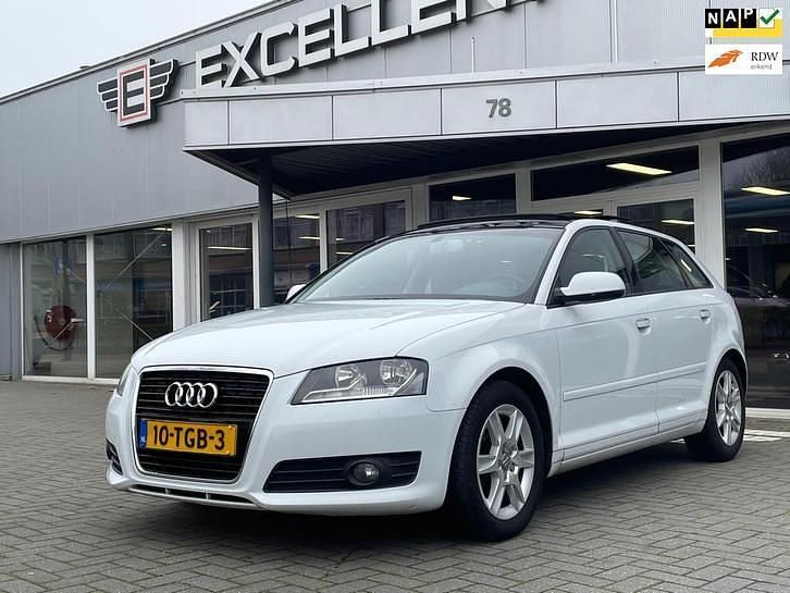 Wit Occasion 2012 Audi A3 Attraction Hatchback | € 5.950 (Eerlijke prijs) - Afbeelding 1/4