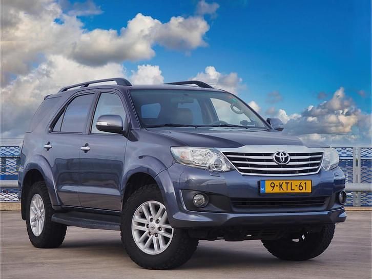 Grijs Gebruikt 2012 Toyota Fortuner SUV | € 24.995 - Afbeelding 1/4