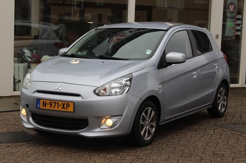 Grijs Occasion 2015 Mitsubishi Space Star Invite Hatchback | € 9.950 (Duur) - Afbeelding 1/4