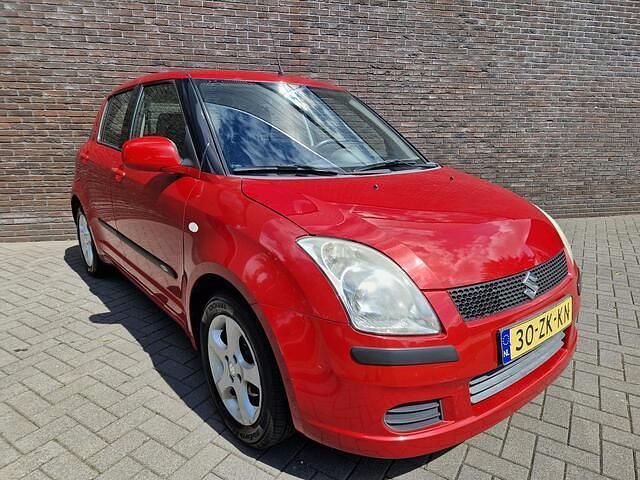 Rood Gebruikt 2008 Suzuki Swift GLS Hatchback | € 2.595 (Iets duurder) - Afbeelding 1/4