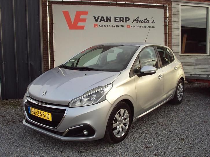 Grijs (metallic) Gebruikt 2017 Peugeot 208 Hatchback | € 4.850 (Goede deal) - Afbeelding 1/4