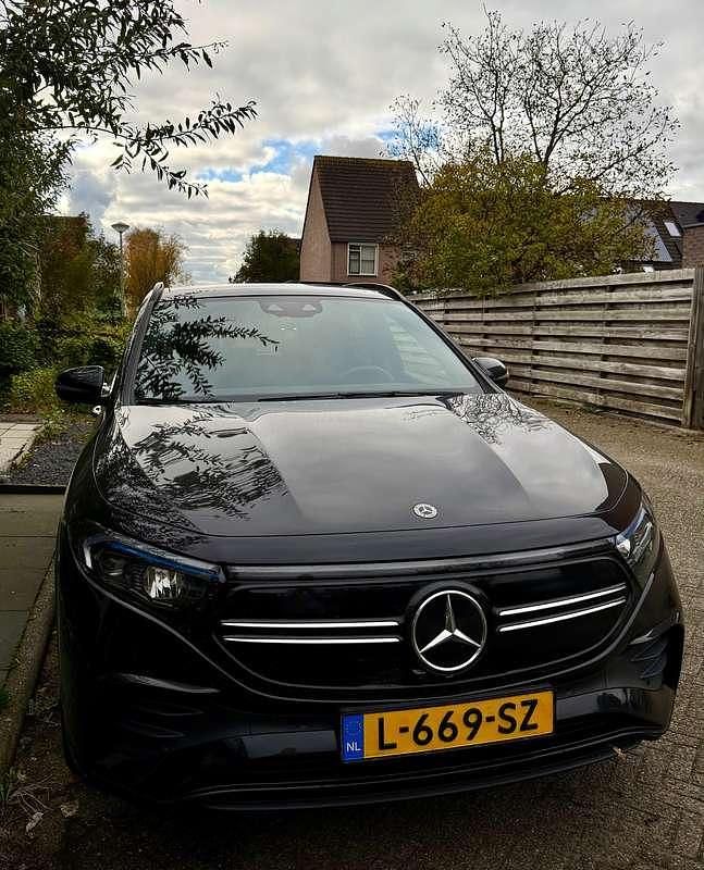 Zwart Gebruikt 2021 Mercedes EQA250 AMG SUV | € 33.500 (Iets duurder) - Afbeelding 1/4