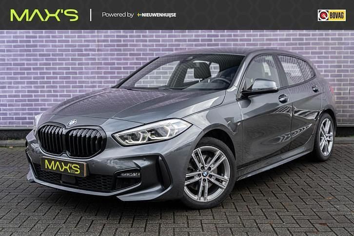 Grijs Gebruikt 2021 BMW 116 M Sport Hatchback | € 20.899 (Eerlijke prijs) - Afbeelding 1/4