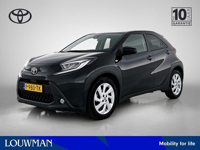 Zwart metallic Gebruikt 2022 Toyota Aygo Hatchback | € 17.445 (Eerlijke prijs) - Afbeelding 1/3