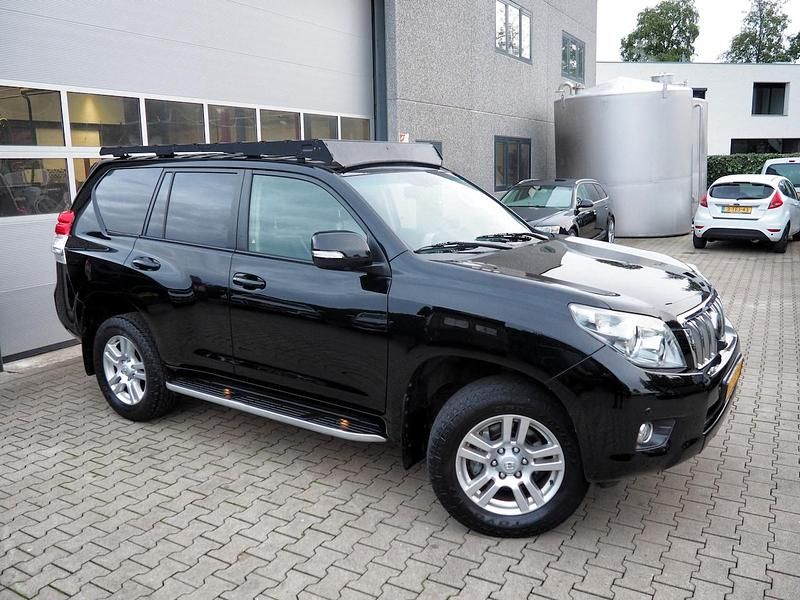 Zwart Gebruikt 2013 Toyota Land Cruiser SUV | € 25.950 (Eerlijke prijs) - Afbeelding 1/4