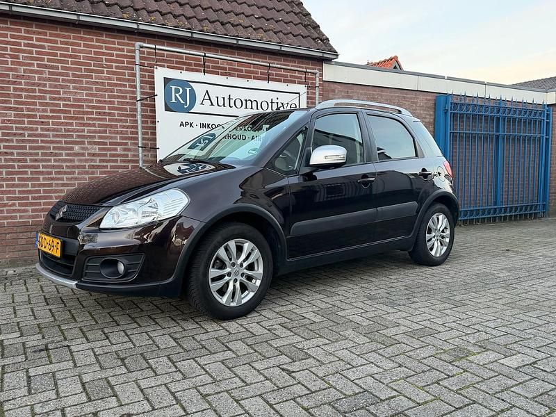 Bruin Gebruikt 2013 Suzuki SX4 Exclusive MPV | € 7.450 (Super prijs) - Afbeelding 1/4