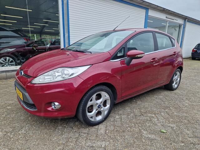Rood Gebruikt 2010 Ford Fiesta Ghia Hatchback | € 3.950 (Goede deal) - Afbeelding 1/4