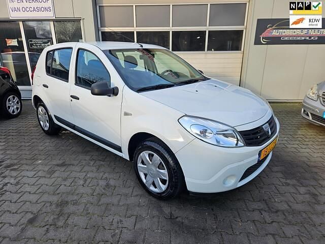 Wit Occasion 2010 Dacia Sandero Ambiance Hatchback | € 1.950 (Eerlijke prijs) - Afbeelding 1/4