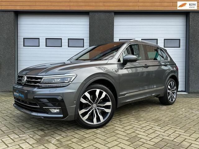 Grijs, metallic lak Gebruikt 2017 VW Tiguan R-line SUV | € 36.490 - Afbeelding 1/4