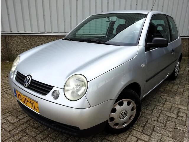 Grijs Gebruikt 2002 VW Lupo Trendline Hatchback | € 1.895 (Iets duurder) - Afbeelding 1/4