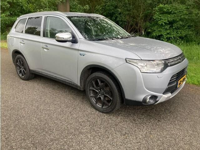 Grijs Gebruikt 2015 Mitsubishi Outlander Edition SUV | € 8.950 (Super prijs) - Afbeelding 1/4