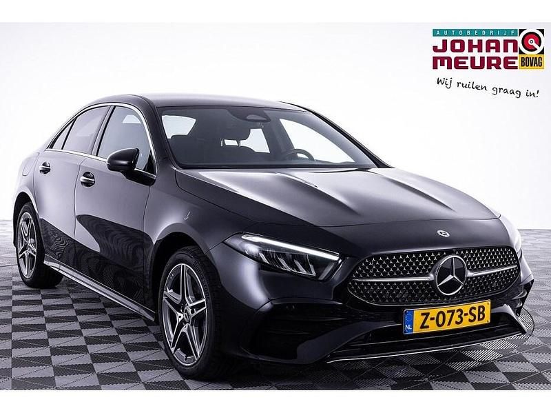 Zwart Gebruikt 2024 Mercedes A250 AMG line Sedan | € 36.990 (Eerlijke prijs) - Afbeelding 1/4