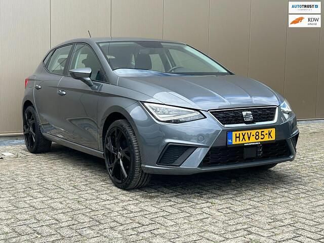 Grijs Gebruikt 2017 Seat Ibiza Business Hatchback | € 12.950 (Eerlijke prijs) - Afbeelding 1/4