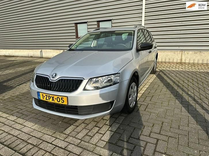 Grijs Occasion 2014 Skoda Octavia Active Stationwagen | € 5.500 (Goede deal) - Afbeelding 1/4