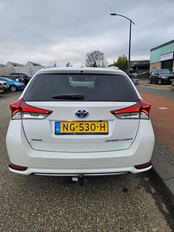 Occasion Toyota Auris Hybrid 2017 Wit Hatchback