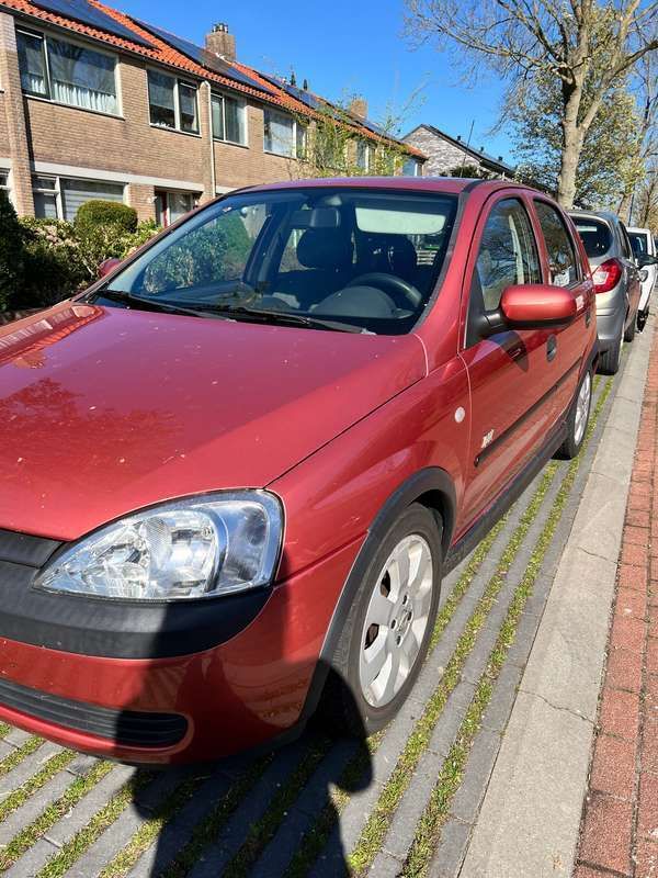 Rood Gebruikt 2002 Opel Corsa Sport Hatchback | € 1.500 (Eerlijke prijs) - Afbeelding 1/4