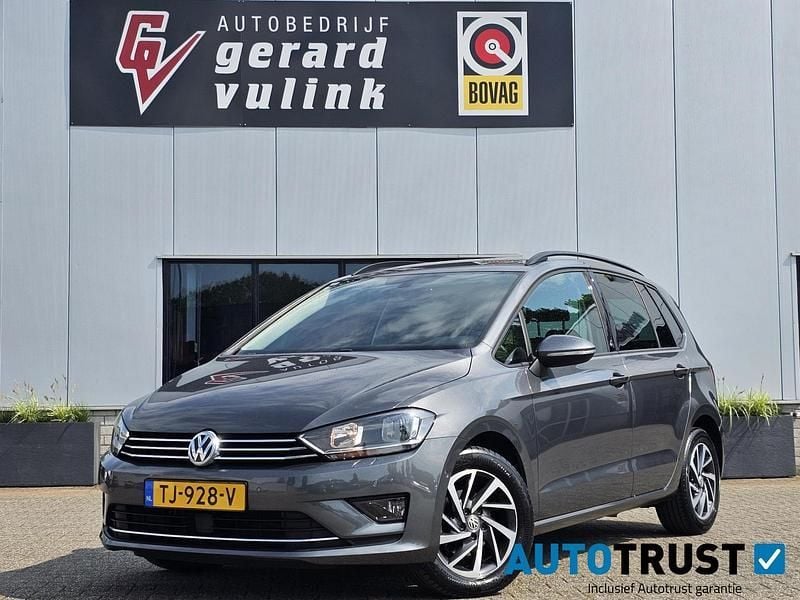 Grijs, metallic lak Gebruikt 2017 VW Golf Sportsvan Sound MPV | € 17.880 (Eerlijke prijs) - Afbeelding 1/4