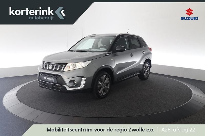 Grijs Gebruikt 2020 Suzuki Vitara SUV | € 19.890 (Eerlijke prijs) - Afbeelding 1/4