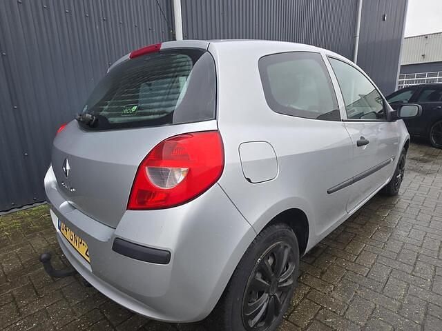 Occasion Renault Clio II 75 PK (55 kW) 2008 Grijs Hatchback