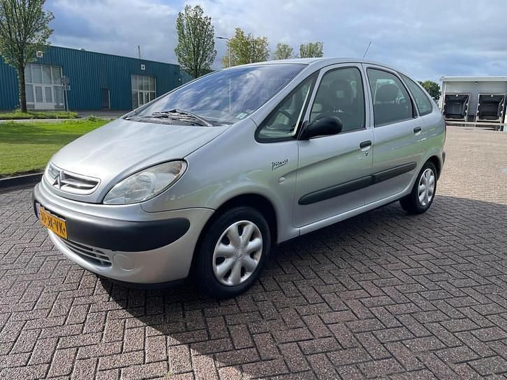 Grijs (metallic) Gebruikt 2002 Citroën Xsara Picasso MPV | € 1.499 (Eerlijke prijs) - Afbeelding 1/4
